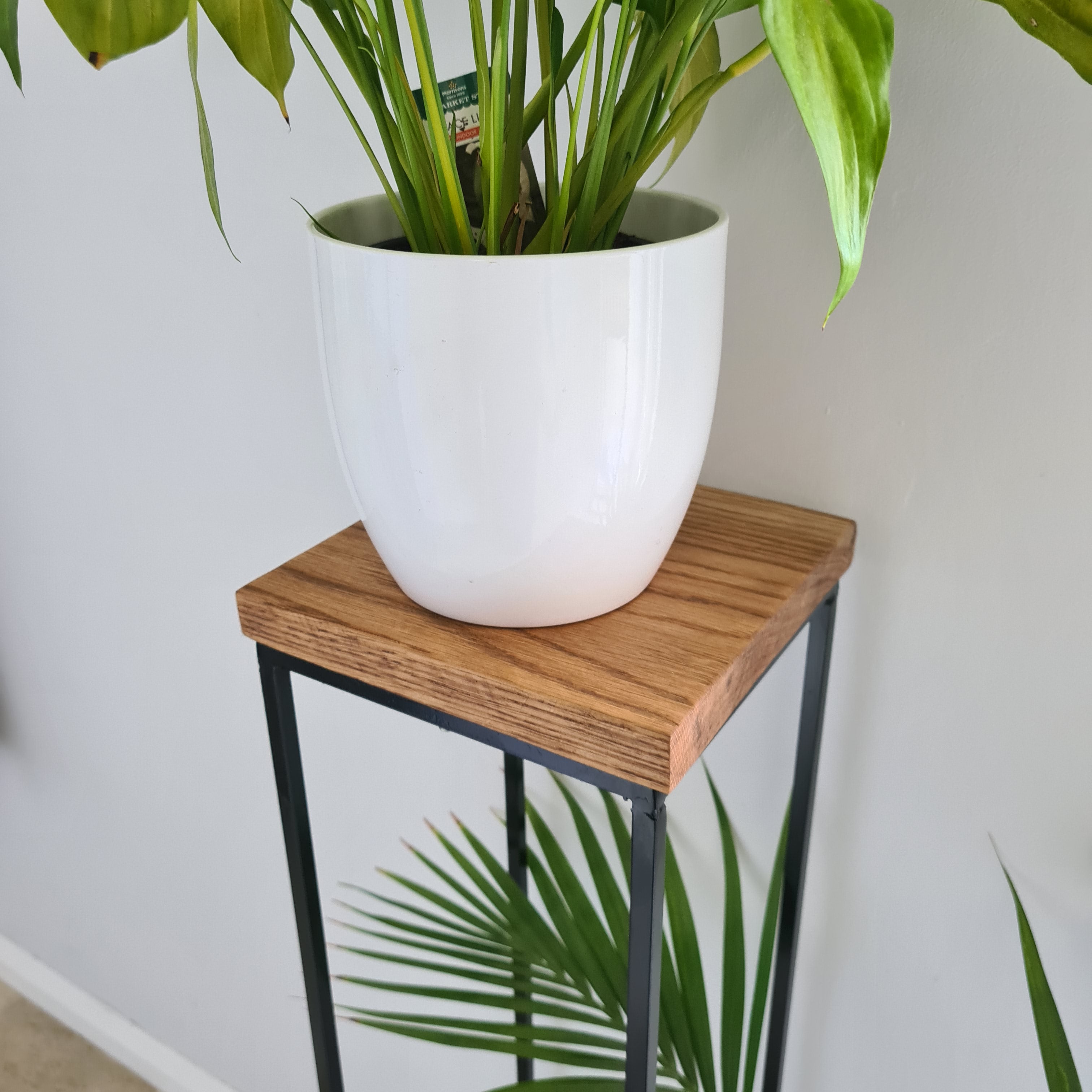 Metal table on sale plant stand